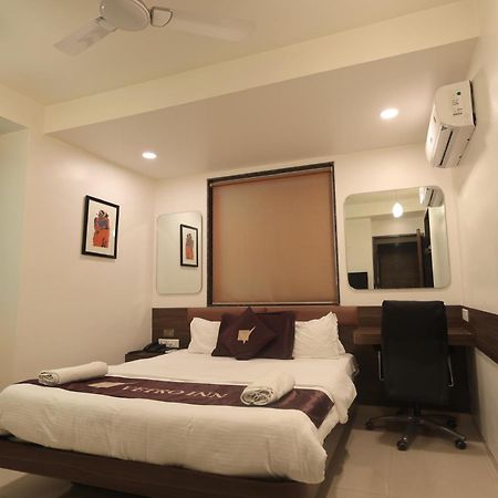 Hotel Vetro Inn Surat Exterior foto