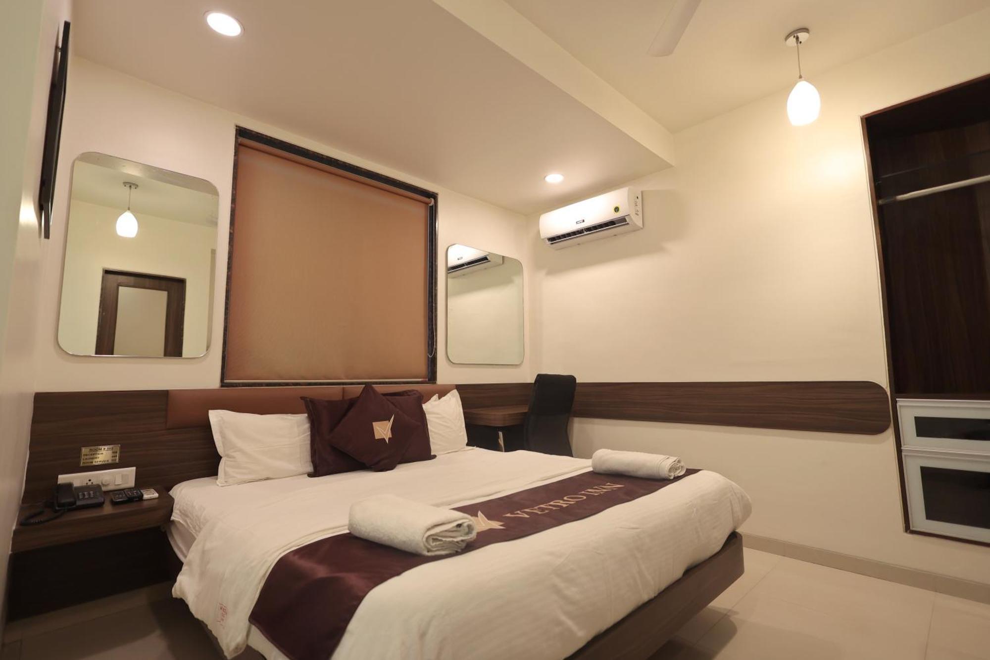 Hotel Vetro Inn Surat Exterior foto
