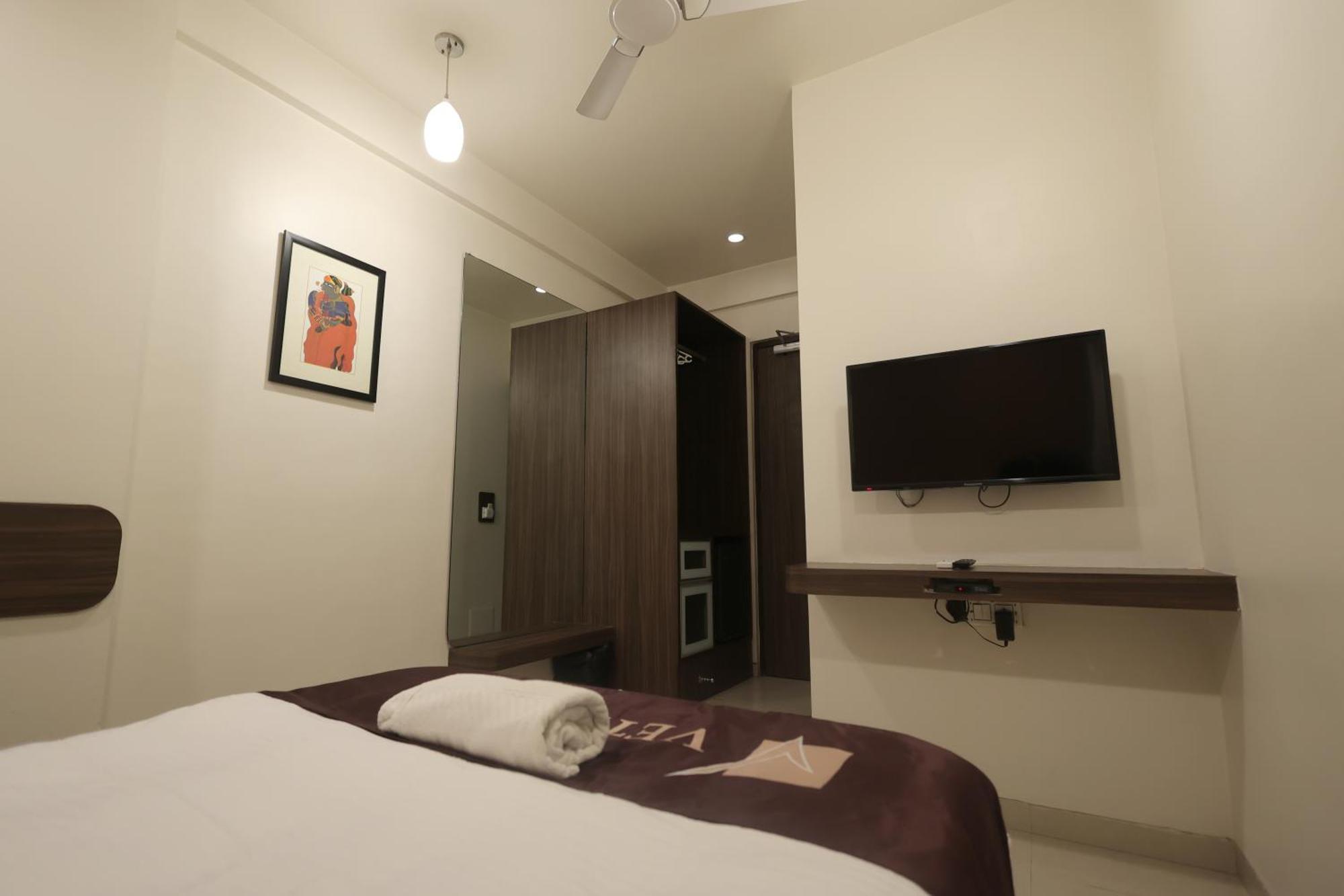 Hotel Vetro Inn Surat Exterior foto